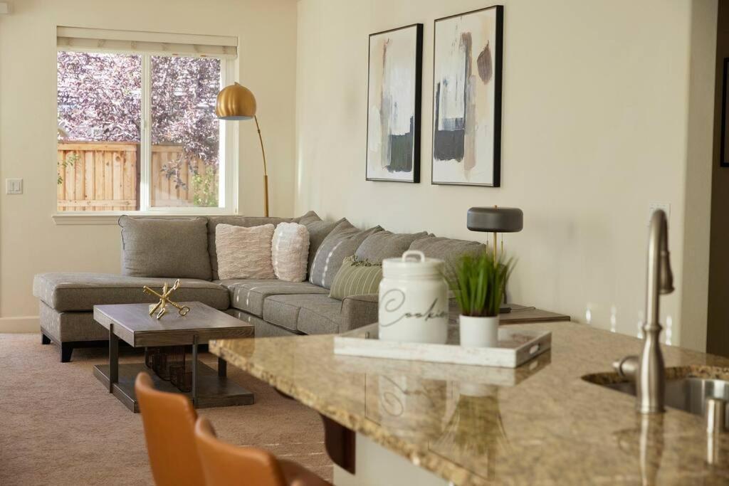 New Upscale House, Tahoe 30-Min W/ Cal King Рино Экстерьер фото