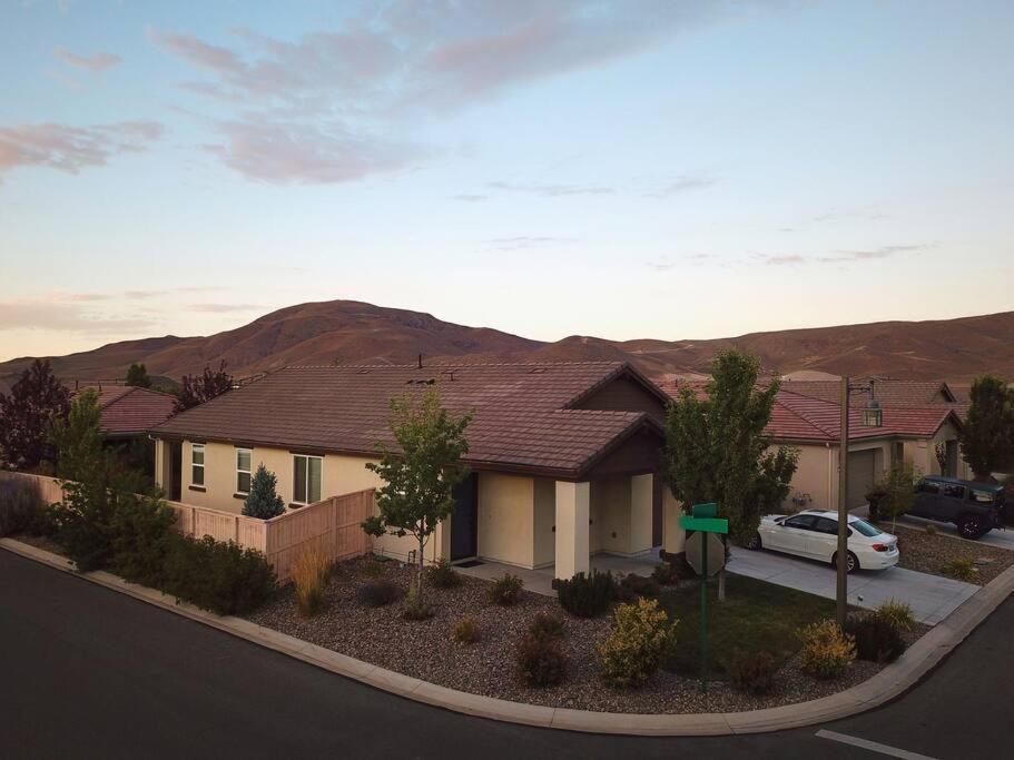 New Upscale House, Tahoe 30-Min W/ Cal King Рино Экстерьер фото