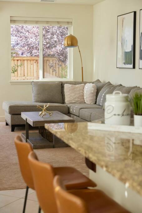 New Upscale House, Tahoe 30-Min W/ Cal King Рино Экстерьер фото