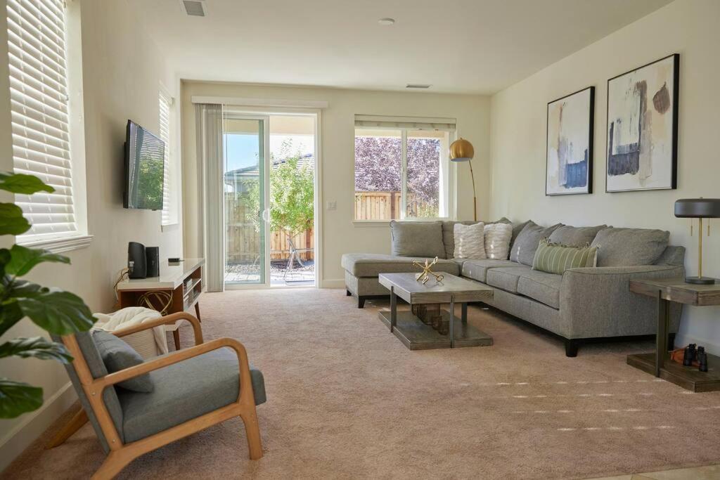 New Upscale House, Tahoe 30-Min W/ Cal King Рино Экстерьер фото